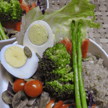 Asparagus, Quinoa, Broccoli, boiled eggs and veggies make my Pegan Buddha Bowl a filling meal