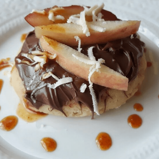 Caramel Apple and Plum Mini Pizza with Nutella